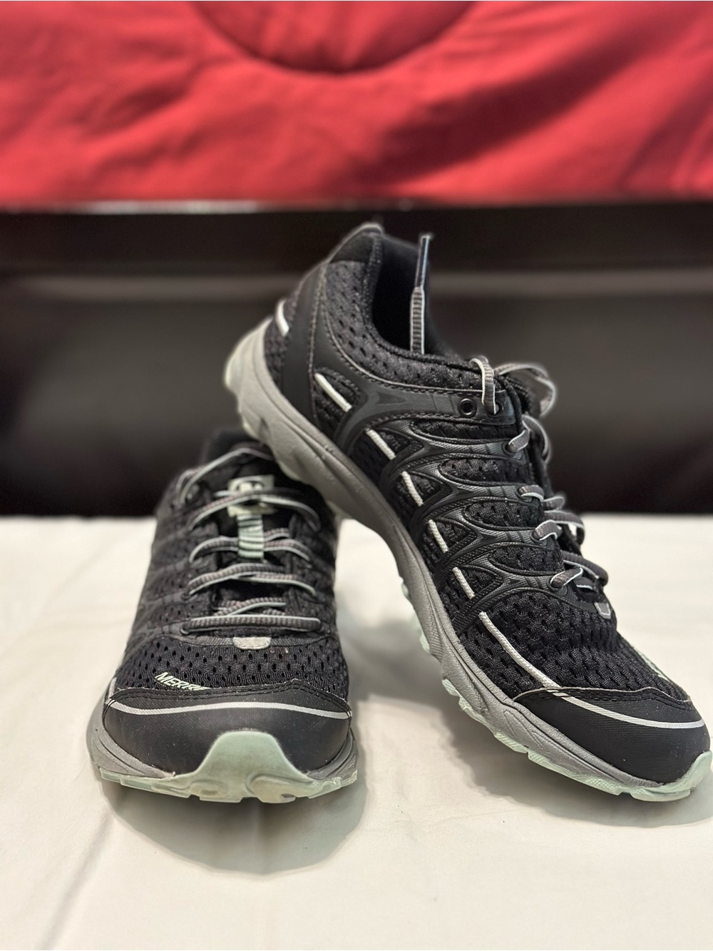 Merrell Black and Subtle Green Women’s Athletic Mesh Walking Shoes Size 7.5